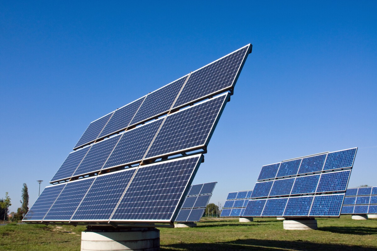 What are the pros and cons of solar energy
